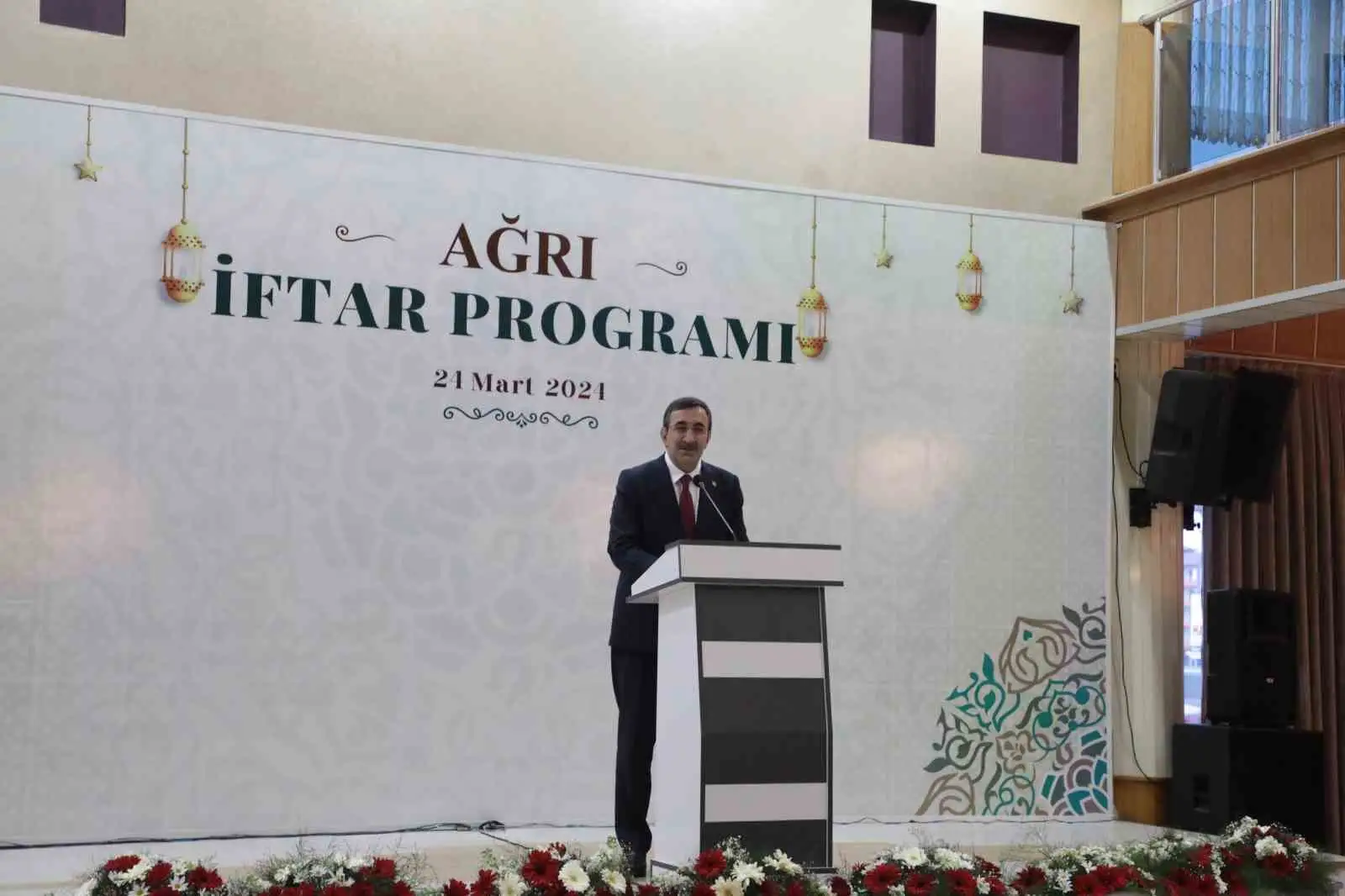 Cumhurbaşkanı Yardımcısı Yılmaz Ağrı'da iftar programına katıldı