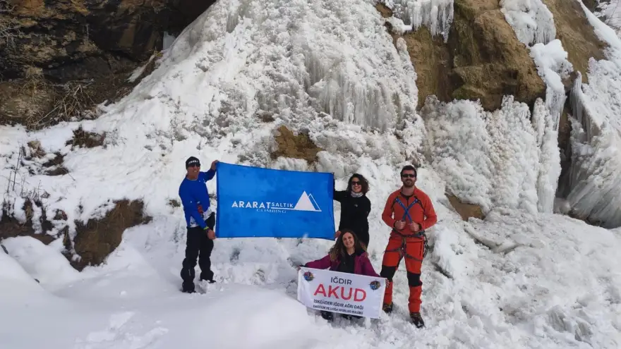 Buz tırmanışı yapmak isteyen dağcılar küresel ısınma etkisine takılıyor
