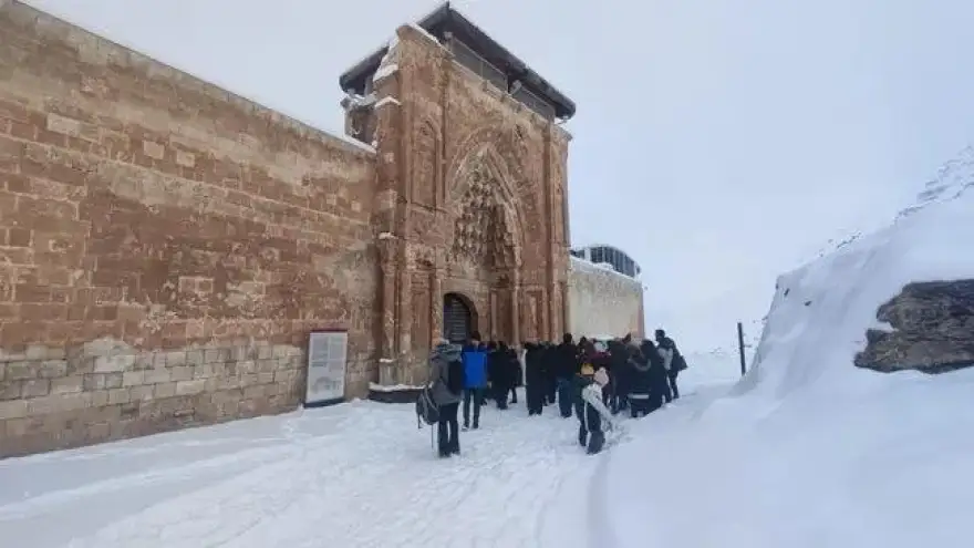 Doğubayazıt'ın Karla Kaplı Görkemli Mirası; İshakpaşa sarayı