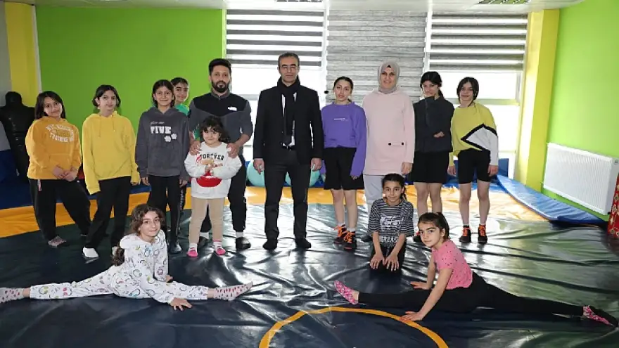Ağrı Gençlik ve Spor İl Müdürü Fedai Din'den, Doğubayazıt Gençlik Merkezi'ne ziyaret