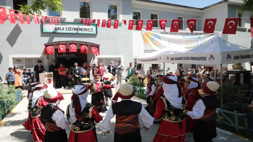 Ağrı'da Hayat Boyu Öğrenme Şenliği düzenlendi