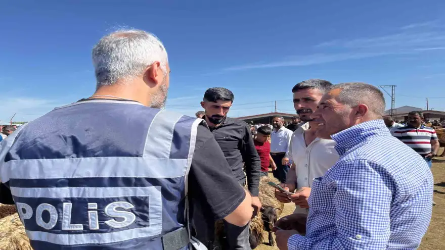 Polis ekipleri, vatandaşları dolandırıcılık konusunda bilgilendirdi