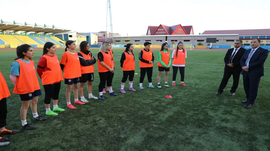 Ağrı Gençlik ve Spor İl Müdürü Çelebi, Kadın Futbol Takımını Ziyaret Etti