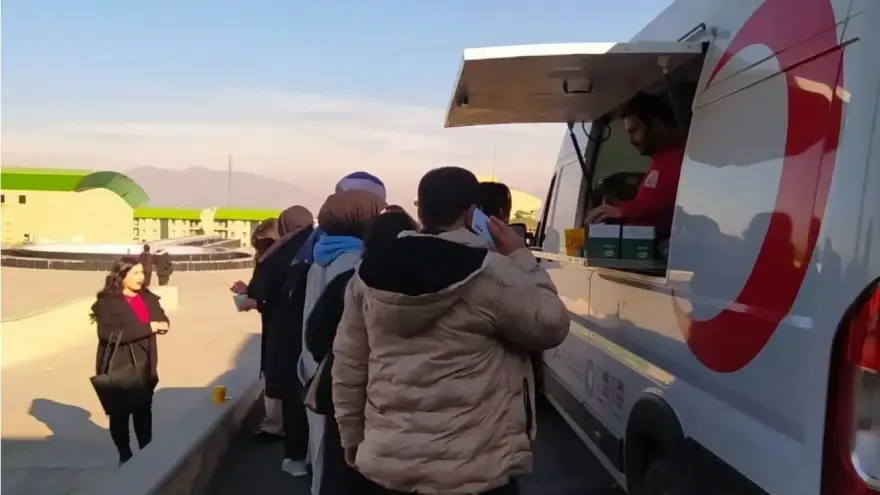 Ahmed-i Hani Meslek Yüksekokulu Öğrencilerine Kızılay’dan Sıcacık İkram