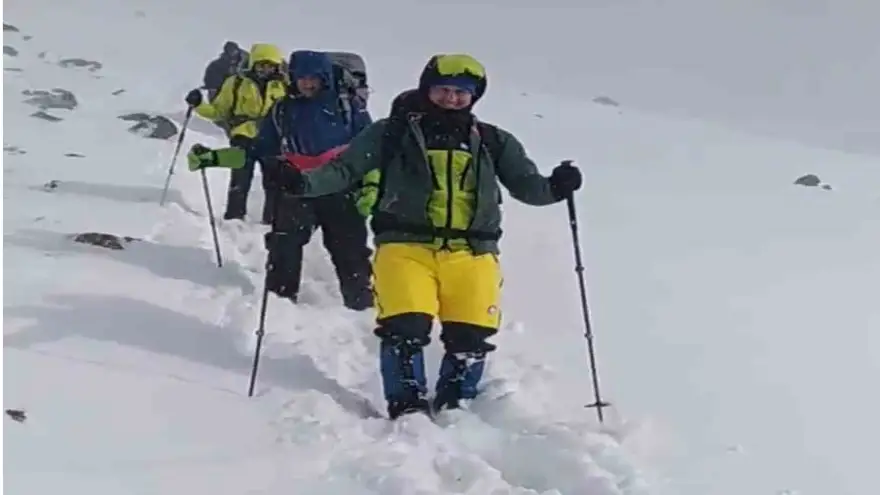 Ağrı Dağı’na çıkmak isteyen dağcılara kar ve fırtına engeli