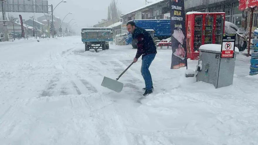 Ağrı’da kar yağışı etkili olmaya devam ediyor