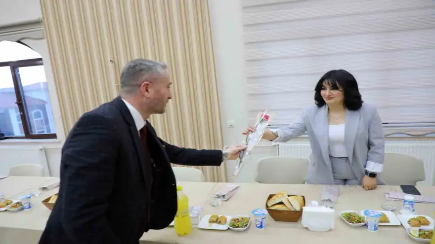 Ağrı İl Milli Eğitim Müdürü Kökrek, kadın çalışanlarla iftarda bir araya geldi