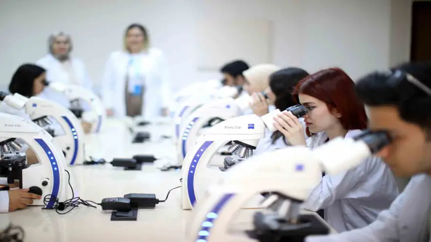 AİÇÜ, 8 yılda 5 bin üniversiteyi geride bıraktı