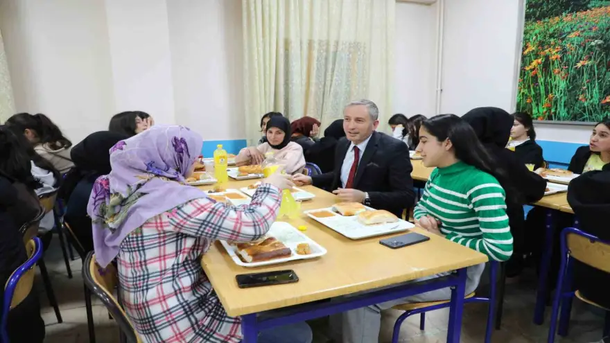 Ağrı’da "İftarda Konuşalım" projesi ile eğitimciler ve öğrenciler buluştu