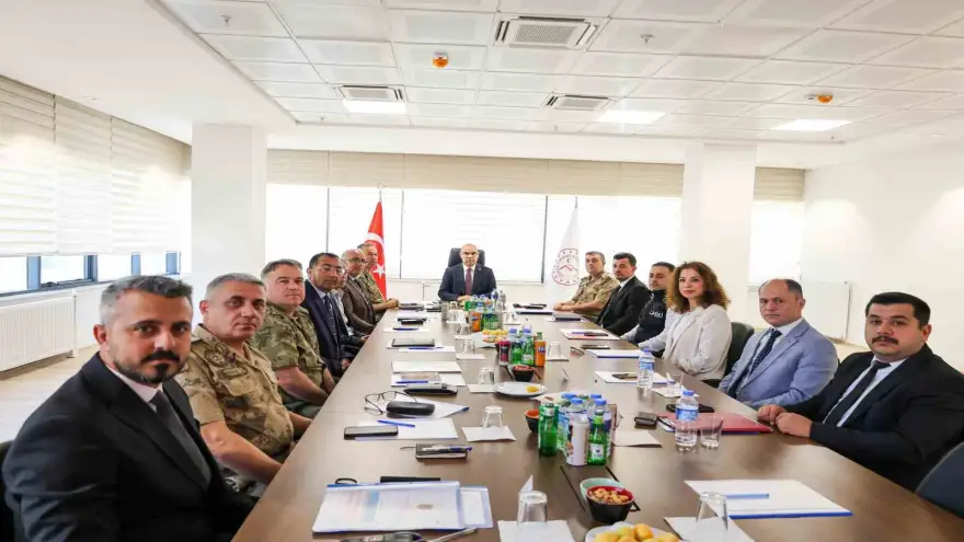 Ağrı Valisi Koç, Doğubayazıt’ta sınır güvenliği incelemelerinde bulundu