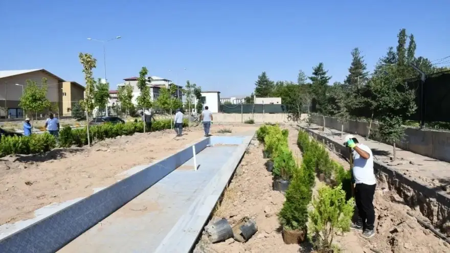 Patnos’ta çevre düzenleme çalışmaları aralıksız devam ediyor