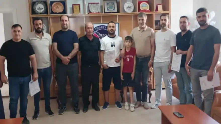 TOBB MEYBEM İş Birliğiyle Düzenlenen Galeri ve Emlak Sınavında Başarılı Olan Adaylara Belgeleri Verildi