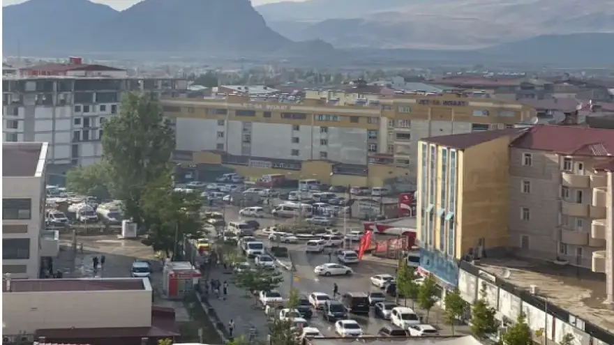 Doğubayazıt'ta Araç Yoğunluğu nedeniyle, Vatandaşlar Çözüm İstiyor