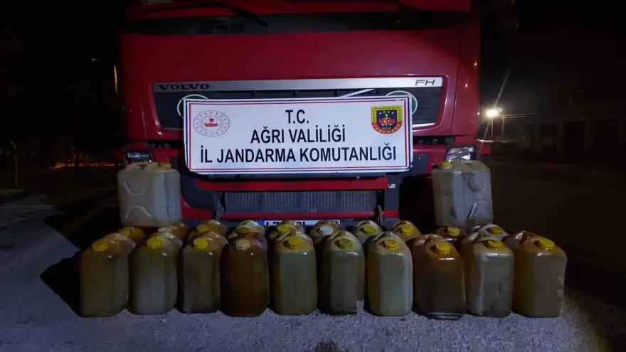Doğubayazıt'ta yol kontrolünde kaçak akaryakıt ve sigara ele geçirildi