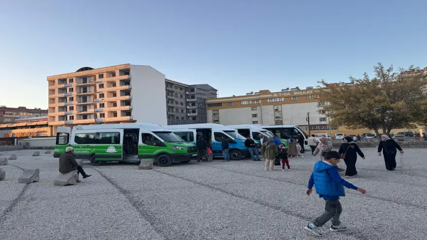 Doğubayazıt'ta Minibüsçülerin Yeni kalkış Durağı eski hastane bahçesi oldu