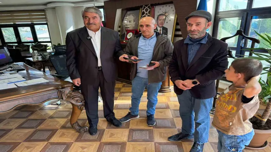 Temizlik personeli buldu, başkan teslim etti: İşçinin dürüstlüğü takdir topladı