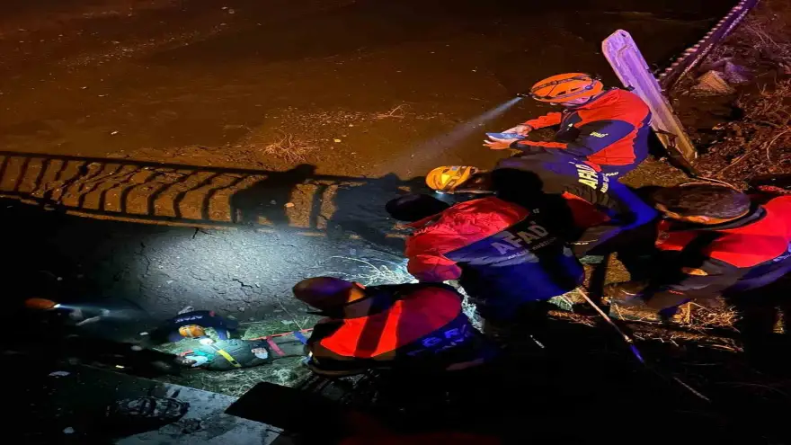 Ağrı’da köprüden düşen kişi ekiplerin hızlı müdahalesiyle kurtarıldı