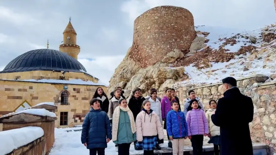 Tarihi İshak Paşa Sarayı ve Ağrı Dağı eteklerinde Ramazan ilahileri yankılandı