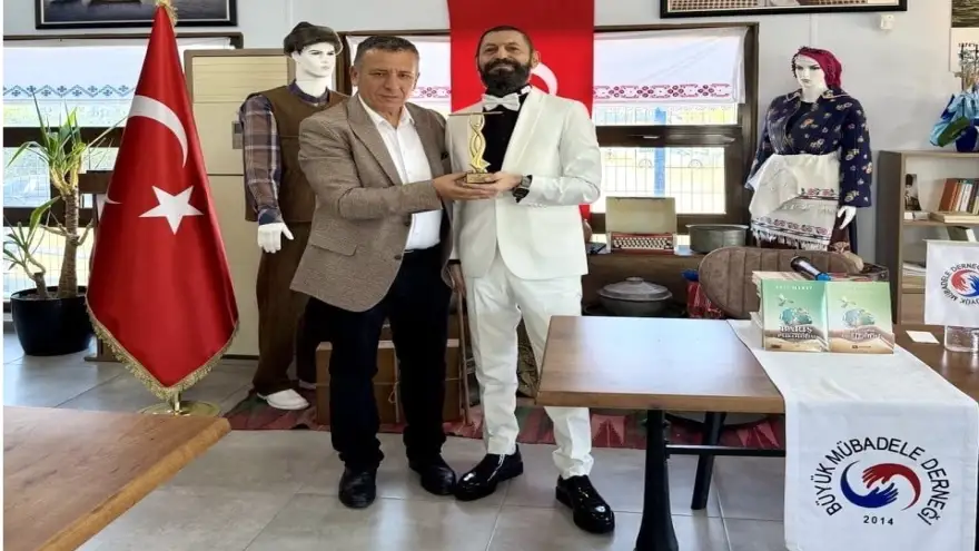 Akif Manaf’a Büyük Mübadele Derneği’nden Evrensel Kardeşlik ve Barış Ödülü