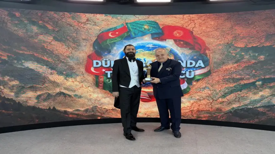 Akif Manaf’a “Türk Dünyası Barış Ödülü” Verildi