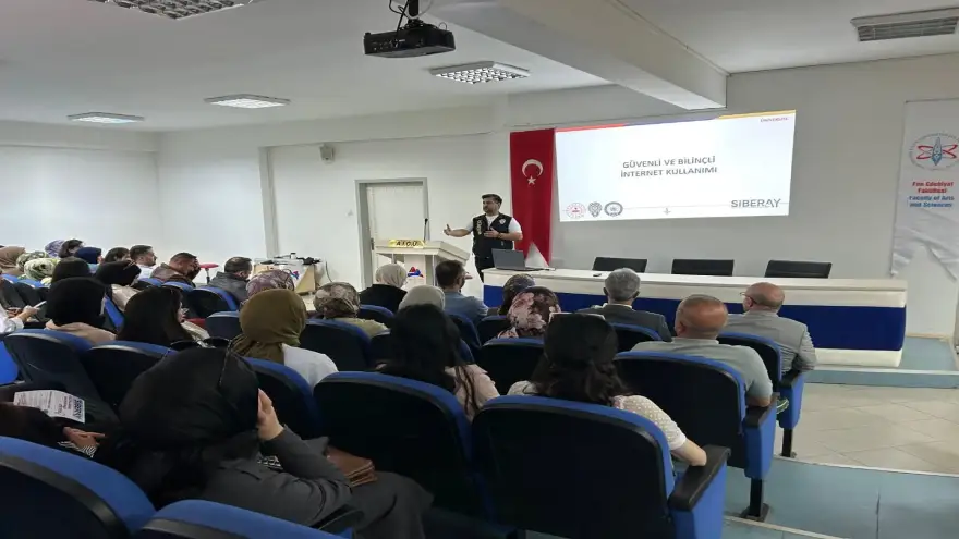 AĞRI'DA ÜNİVERSİTE ÖĞRENCİLERİNE SİBER SUÇLARLA MÜCADELE EĞİTİMİ