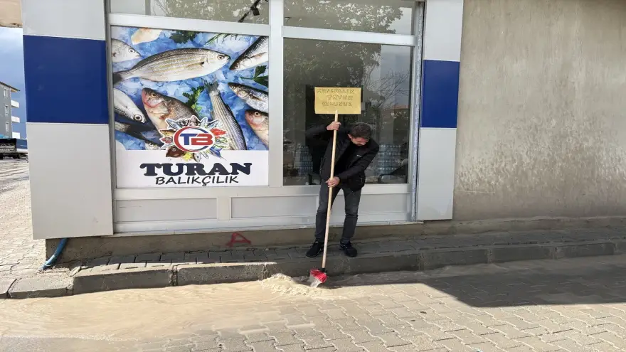 Diyadin’de sağanak yağış sonrası su birikintileri oluştu