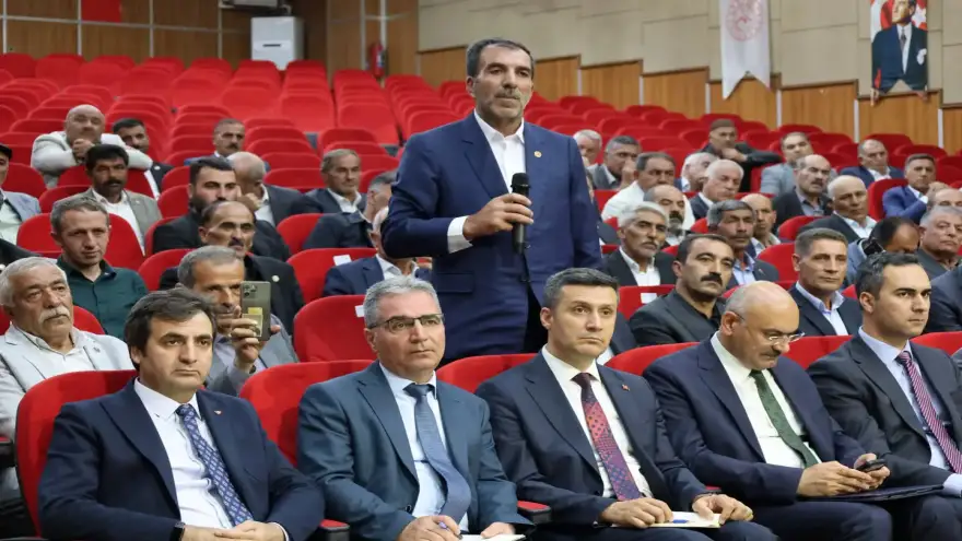 AĞRI’DA MUHTARLARLA DSİ YATIRIMLARI DEĞERLENDİRİLDİ