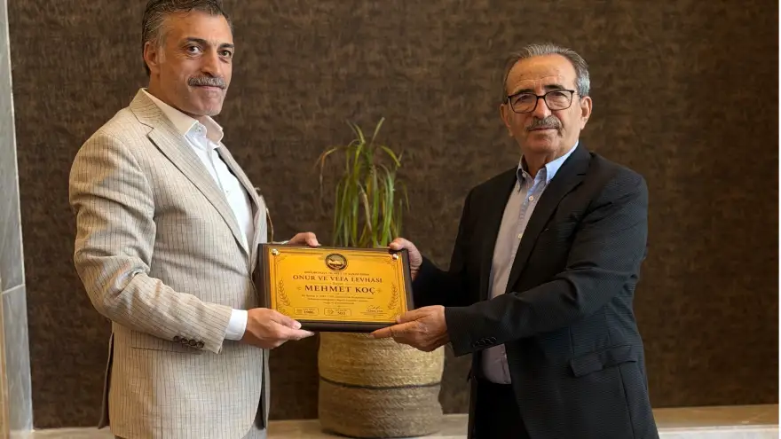 MEHMET KOÇ’A ONUR VE VEFA LEVHASI TAKDIM EDILDI