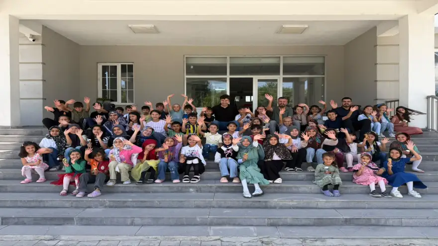 AK Parti Ağrı İl Başkanı İlhami Yıldız, Sosyal Medya Davetine kayıtsız Kalmadı, Öğrencilerle Buluştu