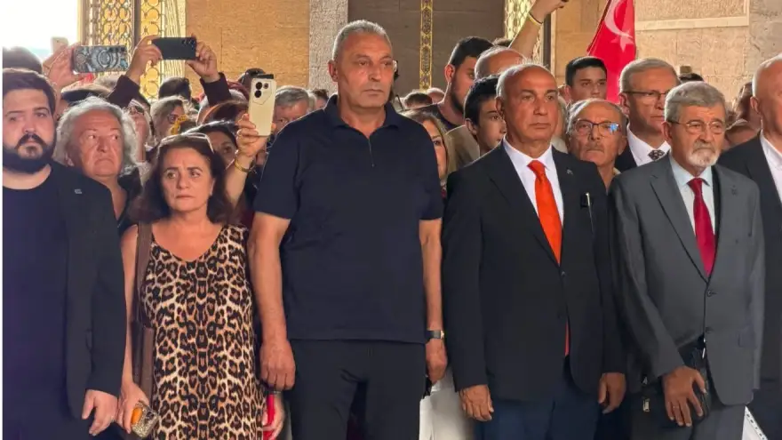 HALİS TEOMAN ATANIN HUZURUNA ÇELENK BIRAKTI