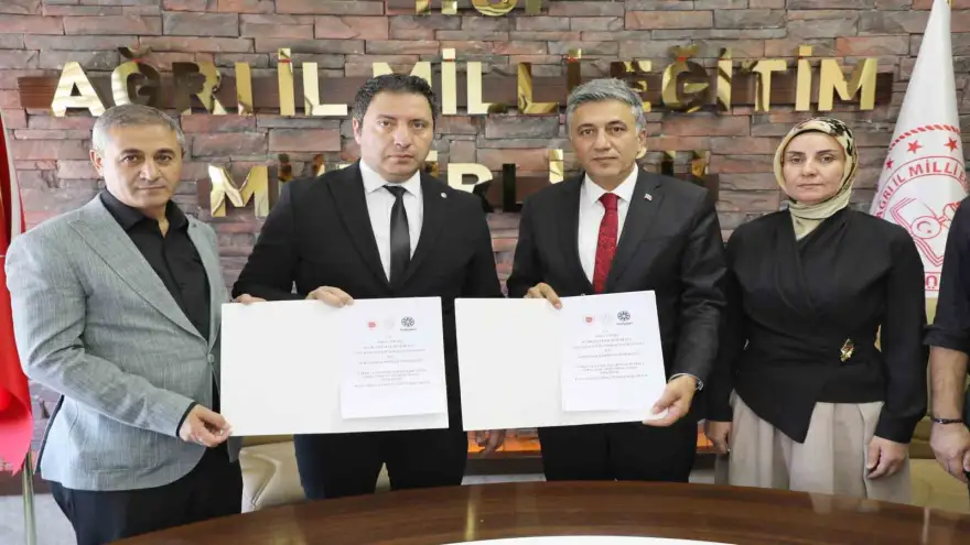 Ağrı Şeker Fabrikası ile Milli Eğitim Müdürlüğü arasında iş makineleri operatörü yetiştirme protokolü imzalandı