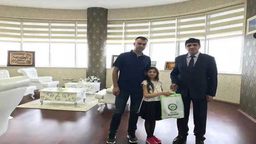 REKTÖR ALMA 8. SAĞLIKLI NESİL SAĞLIKLI GELECEK YARIŞMASINDA DERECE ALAN ÖĞRENCİYİ MAKAMINDA KABUL ETTİ