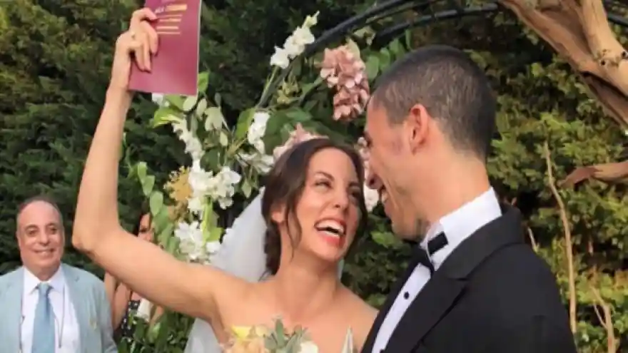 Öykü Karayel ile Can Bonomo evlendi: Çeşme'de bir düğün daha yapacağız
