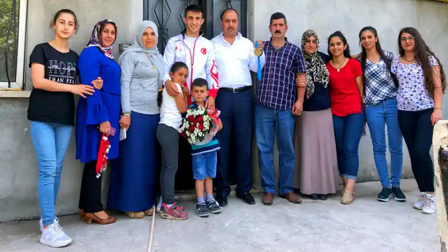 Demir Yumruğa Muhteşem Karşılama
