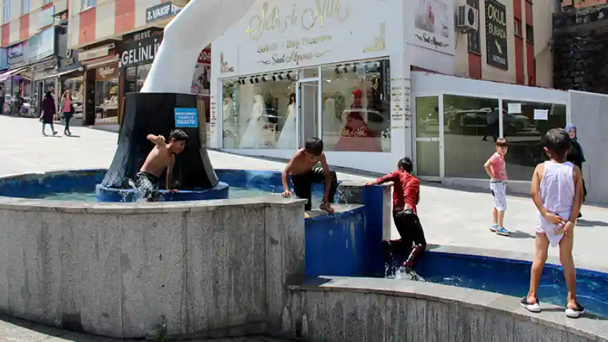 Süs Havuzları Doldu
