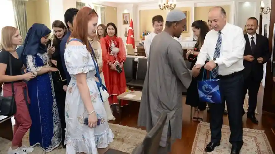 Türkçe Öğrenmeye Geldiler
