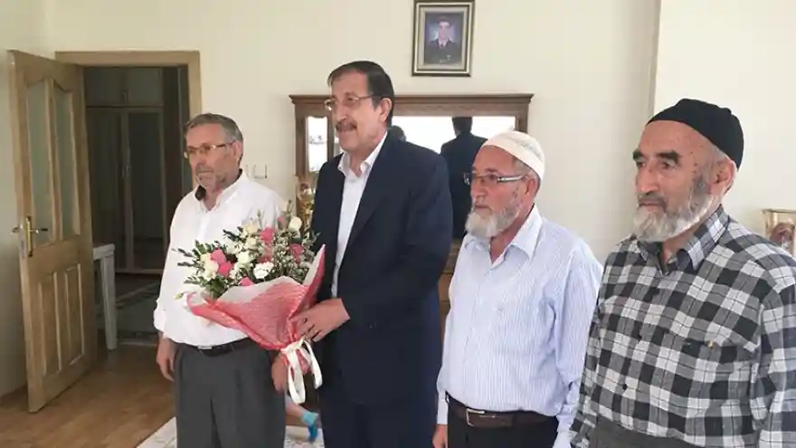 Bayramda Yalnız Bırakmadı
