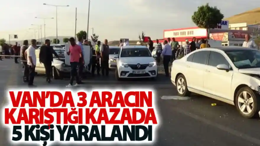 Van'da 3 aracın karıştığı kazada 5 kişi yaralandı
