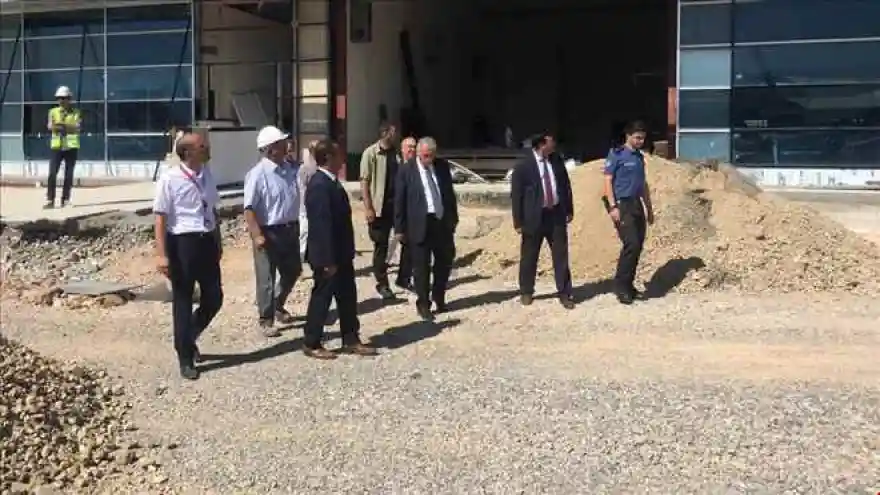 VALİ YILDIRIM, HAVAALANI İNŞAATINDA İNCELEME LERDE BULUNDU
