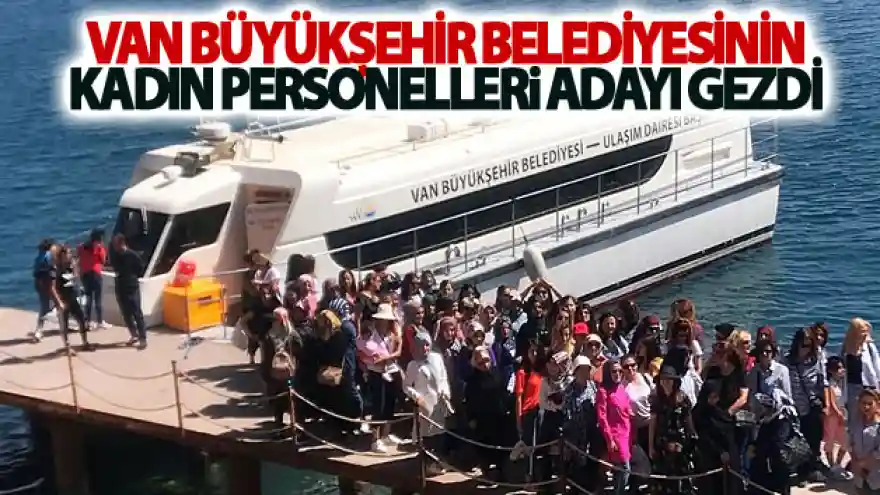 Van Büyükşehir Belediyesinin kadın personelleri adayı gezdi

