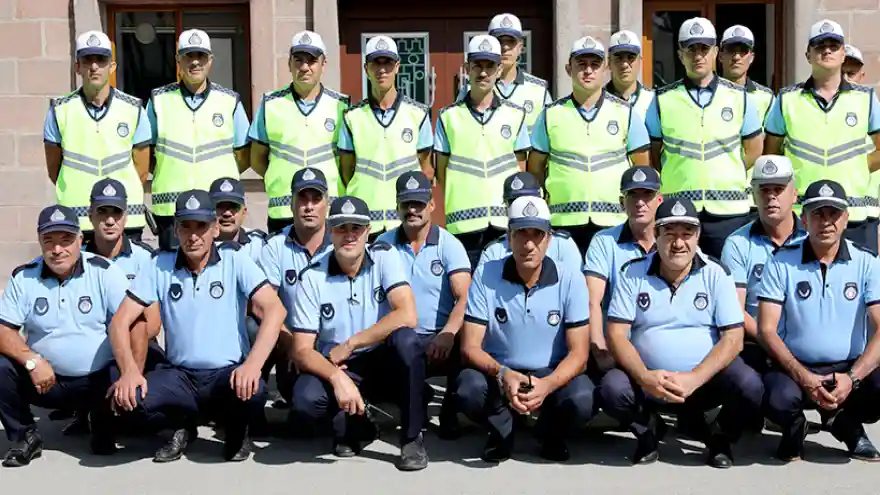 Sekmen'den Zabıtaya Kutlama
