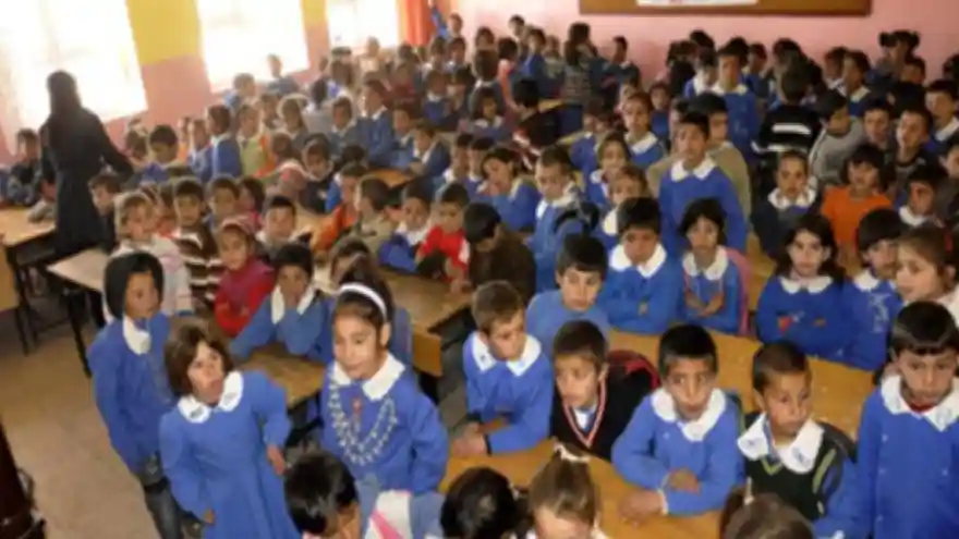 Birinci sınıfların uyum süreci başladı; veliler 65 kişilik sınıflara tepki gösterdi