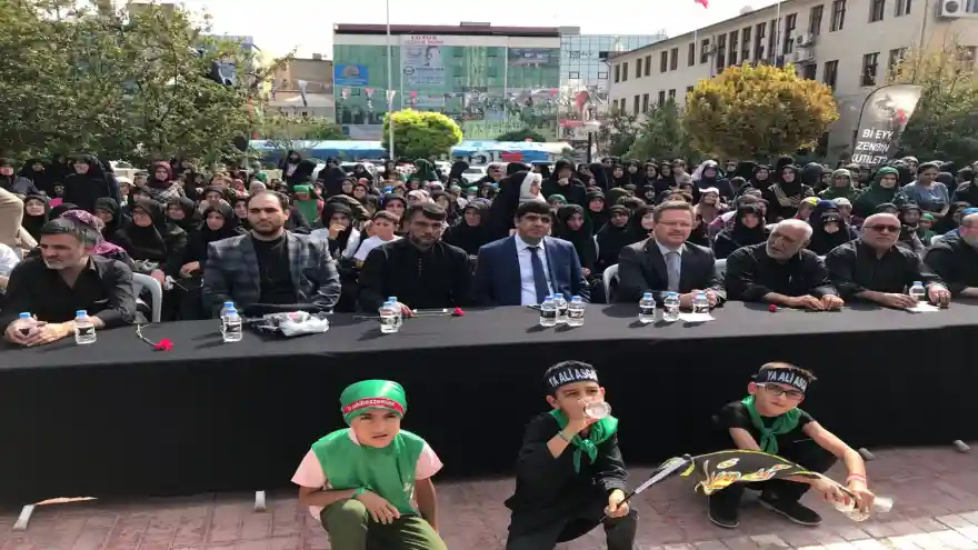 REKTÖR ALMA, VALİ ÜNLÜ İLE BİRLİKTE HZ. ALİ ASGAR'I ANMA GÜNÜ PROGRAMINA KATILDI