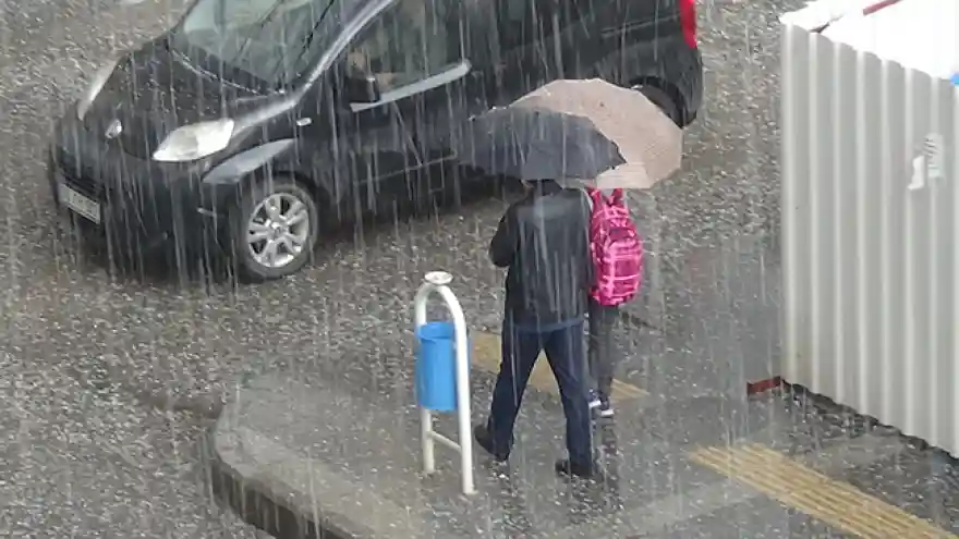 Kars'ta dolu yağışı etkili oldu
