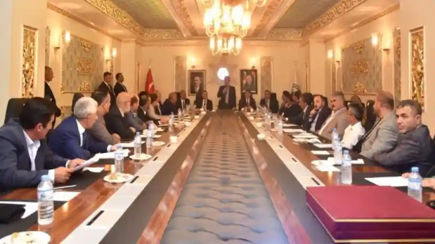 Bakan Turhan, Ağrı Sivil Toplum Platformu'nu (ASTOP) ziyaret etti
