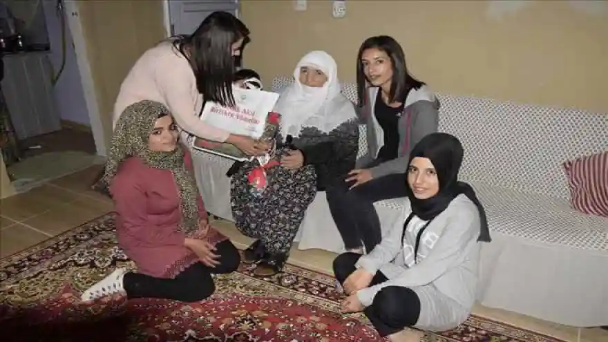 GENÇLİK MECLİSİNDEN KOCA ÇINARLARA ZİYARET
