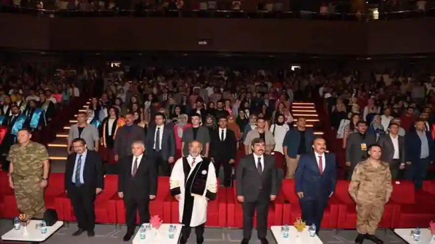 ÜNİVERSİTELERİMİZDEN ÇOK ŞEY BEKLEMEKTEYİZ
