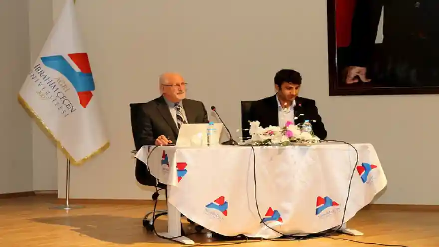 AİÇÜ'de Küresel Ekonomik Gelişmeler Konulu Konferans Düzenlendi
