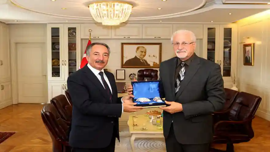 Prof. Dr. S. Waleck Dalpour Rektör Prof. Dr. Karabulut'u Ziyaret Etti
