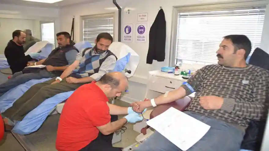 Kızılay'ın ''Bir Kan Bağışına Bir Fidan Kampanyasına '' Eleşkirt'te Yoğun İlgi